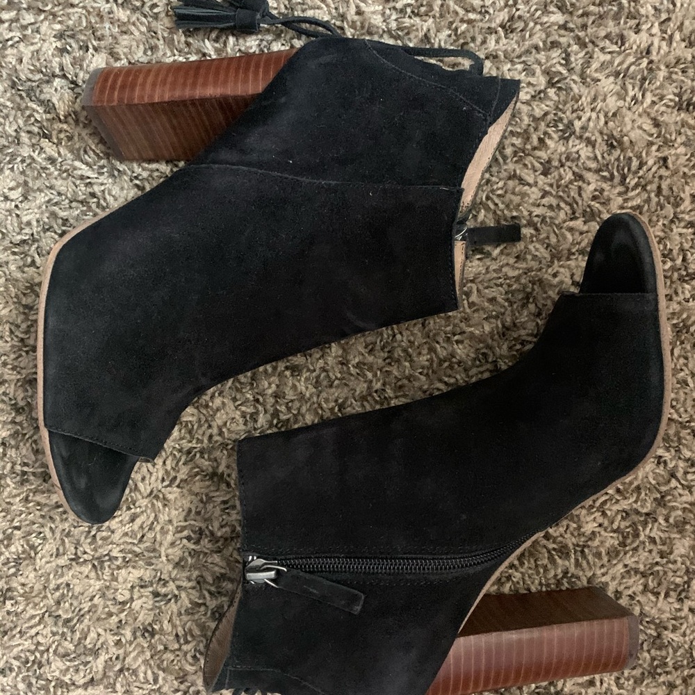 HALOGEN | PEEP TOE BOOTIES